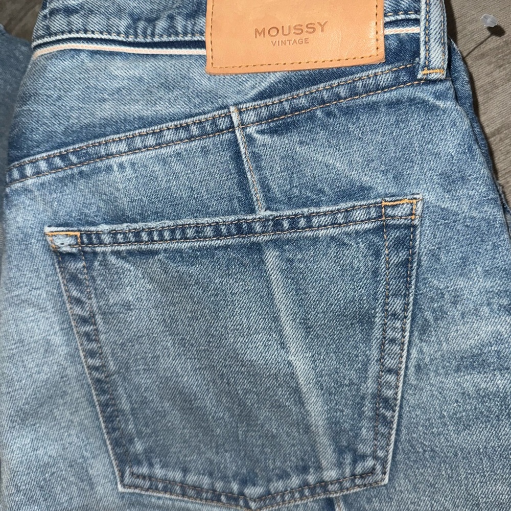 NWOT….. Moussy  Light Blue Jeans size 31